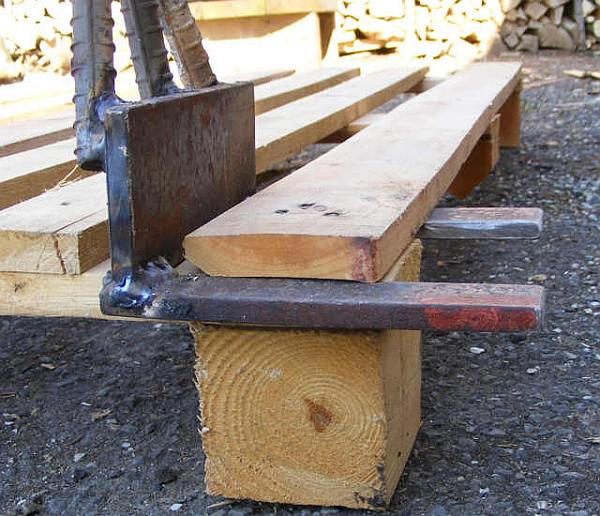 Pulling the nails from a pallet without effort.