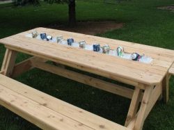 Ice box integrated in the tabletop of a homemade picnictable.